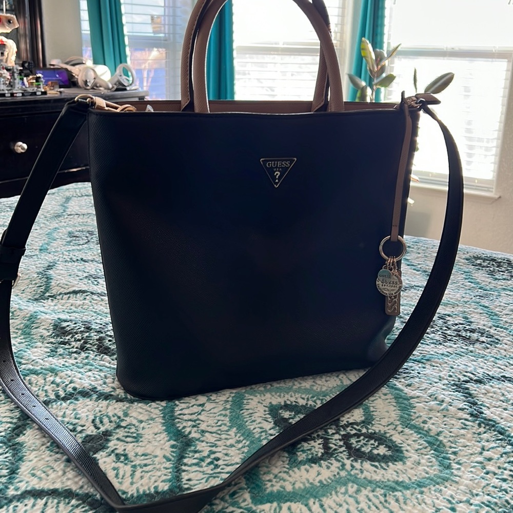 Guess black satchel crossbody - CLEANING OUT MY CLOSET